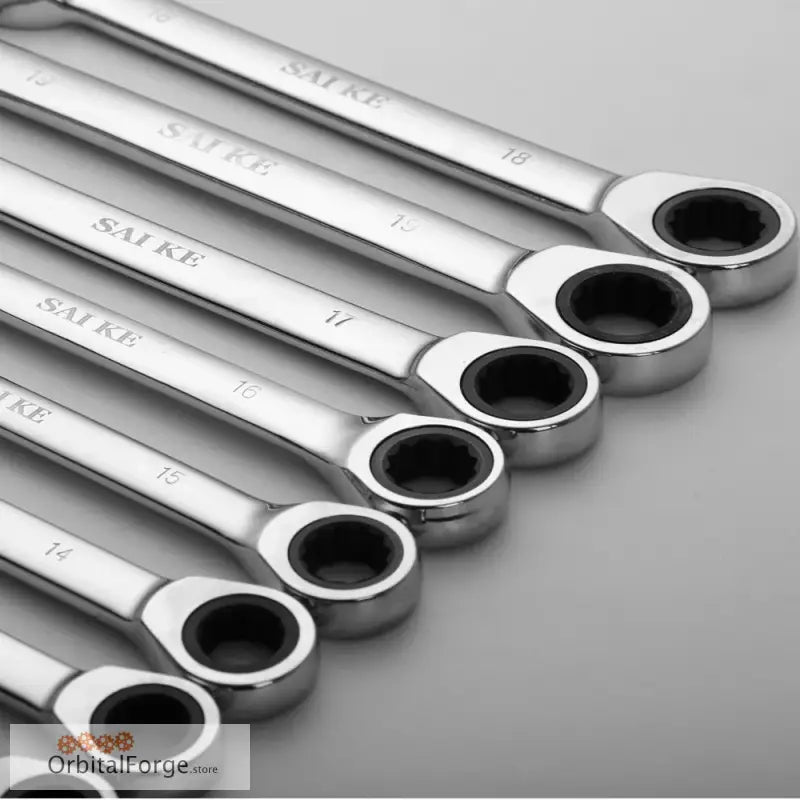 Set of polished CR-V alloy steel combination wrenches with pivoting head